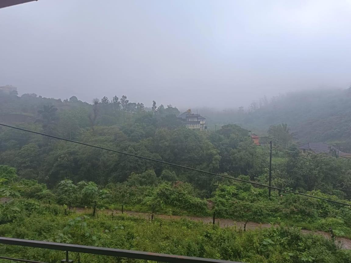 Snowdrop Inn Coorg マディケーリ 部屋 写真